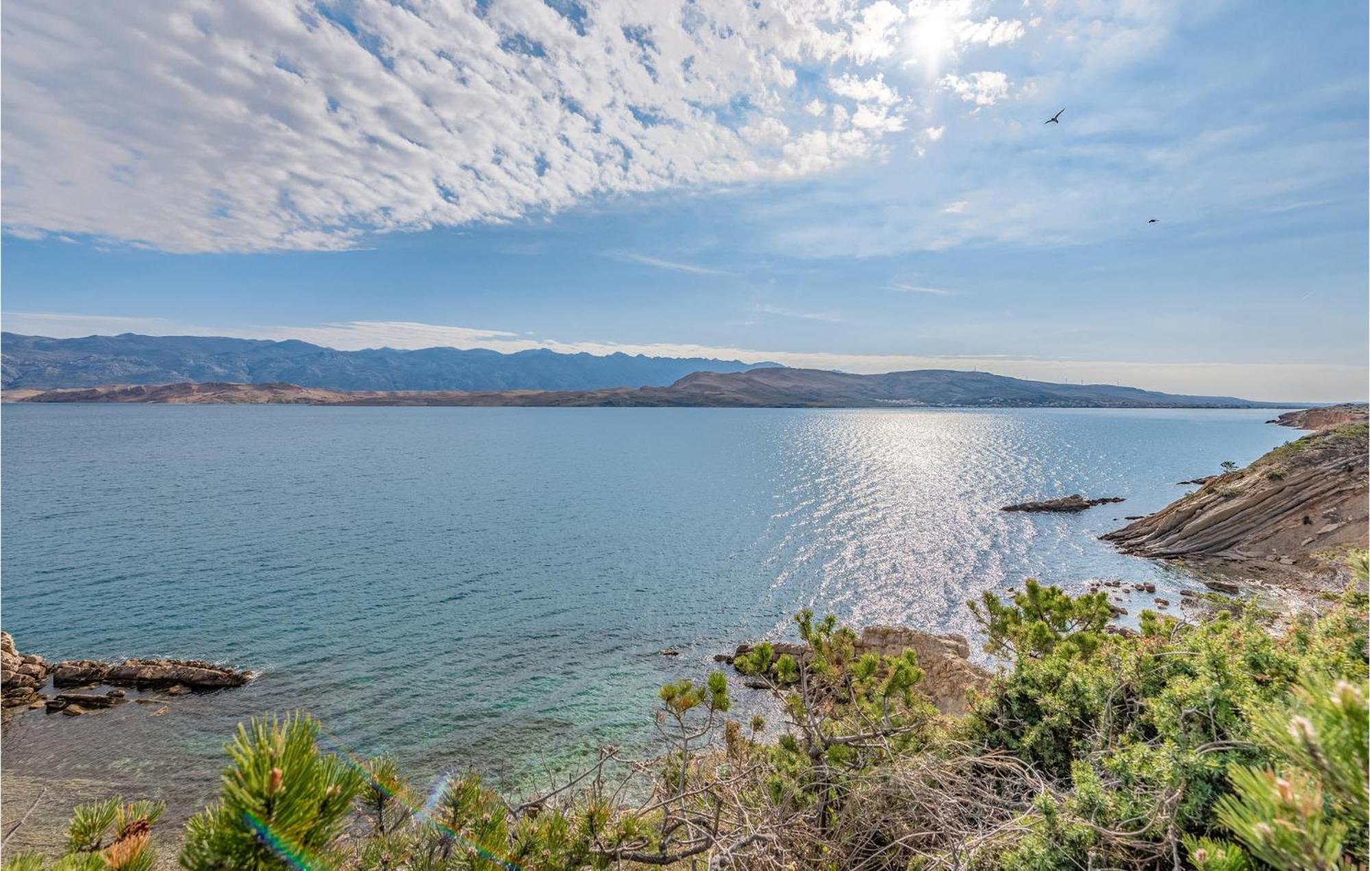 Pet Friendly Apartment In Novalja With Kitchen Dış mekan fotoğraf